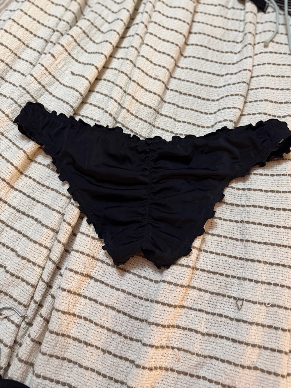 Shade & Shore Black Ruffle-Trim Cheeky Bikini Bottom